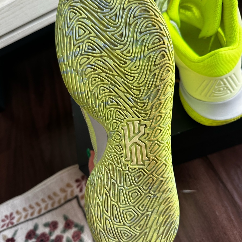Nike Kyrie Flytrap 4 - image 4